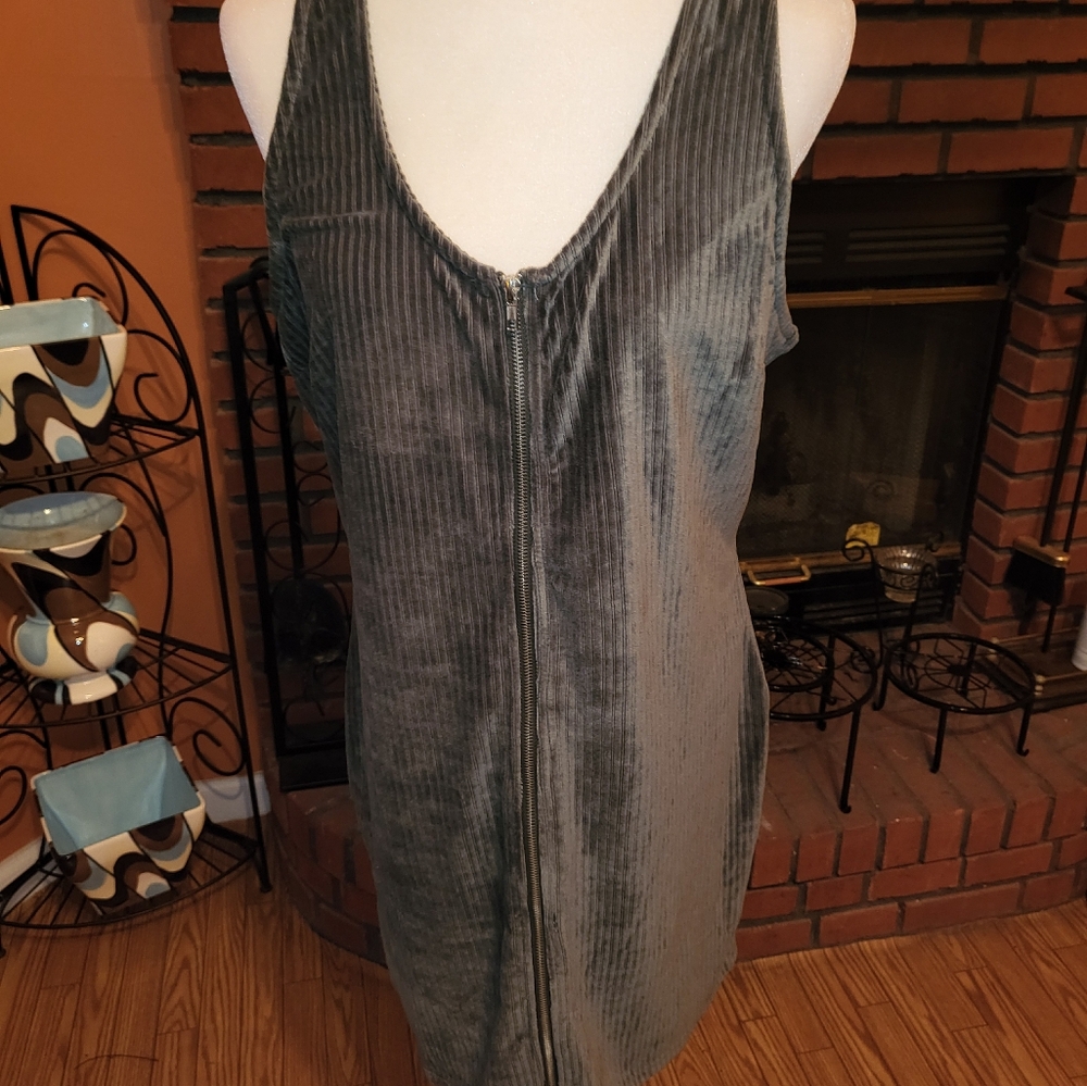 Green Sleeveless Zip-Up Dress